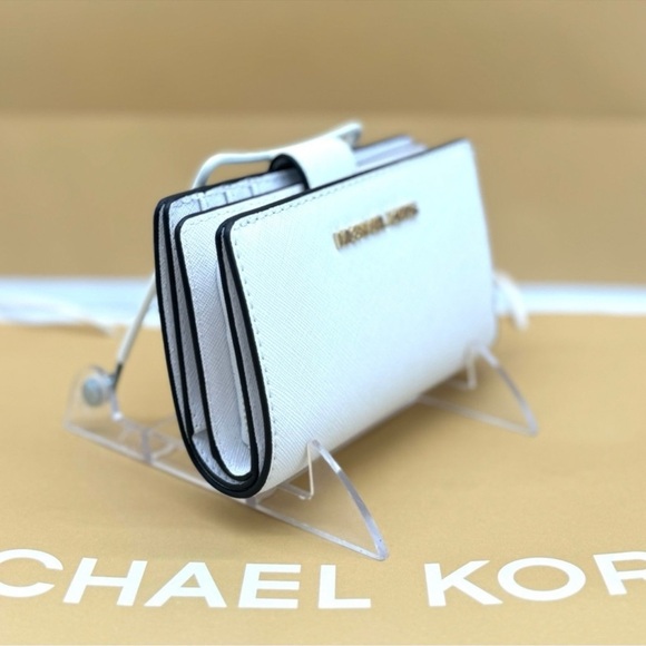 Michael Kors Medium Bifold Zip Chain Wallet Optic White - Picture 5 of 9